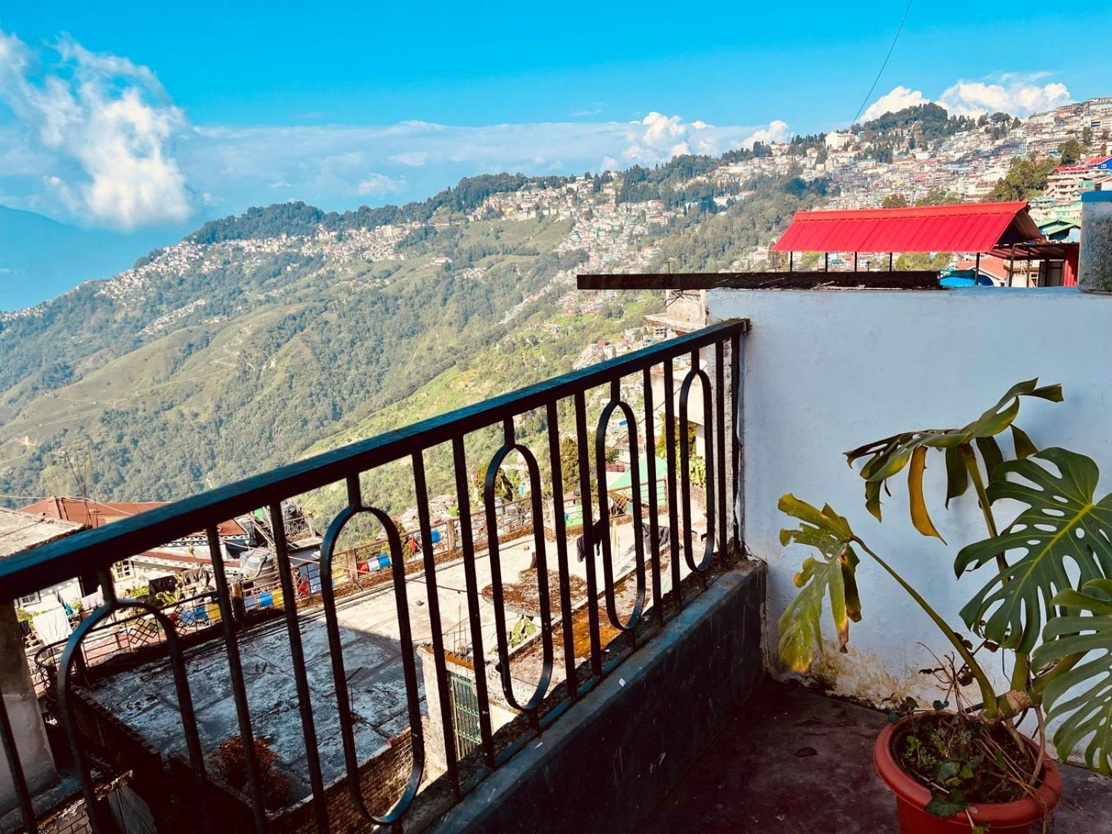 Gorkha Heritage Home Дарджилинг Экстерьер фото